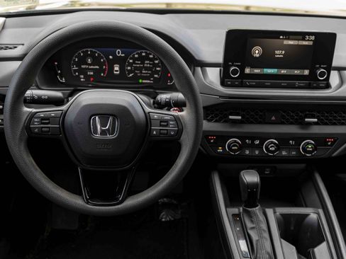 Used 2023 Honda Accord EX image 19