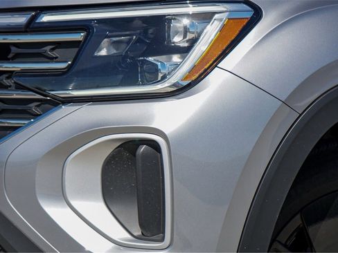 New 2024 Volkswagen Atlas SE image 3