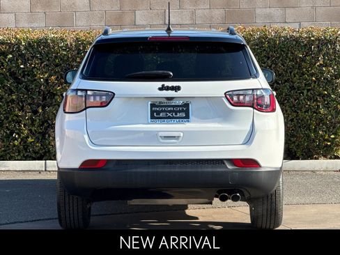 Used 2022 Jeep Compass Latitude FWD image 5