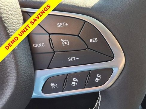 New 2026 Chrysler Pacifica Select image 12