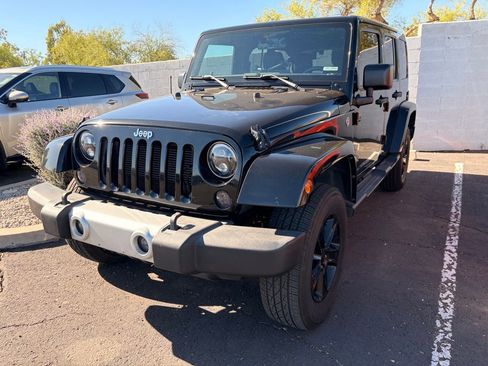 Used 2015 Jeep Wrangler Unlimited Sahara w/ Connectivity Group AWD/4WD image 2