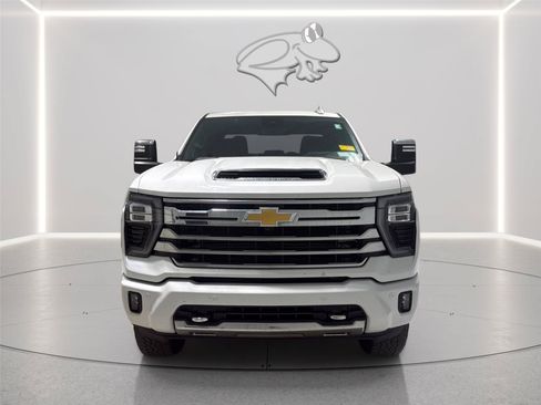 Used 2024 Chevrolet Silverado 2500 High Country w/ High Country Premium Package AWD/4WD image 9