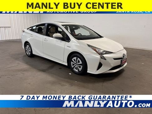 Used 2016 Toyota Prius Four image 1