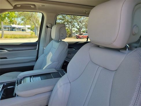 Used 2024 Jeep Wagoneer Series II w/ Premium Group I image 17