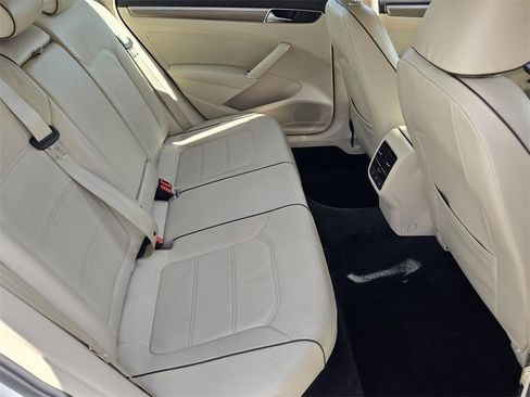 Used 2018 Volkswagen Passat 2.0T SE image 18