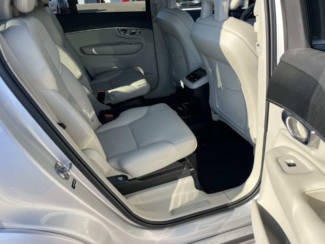 Used 2020 Volvo XC90 T6 Momentum AWD/4WD image 24