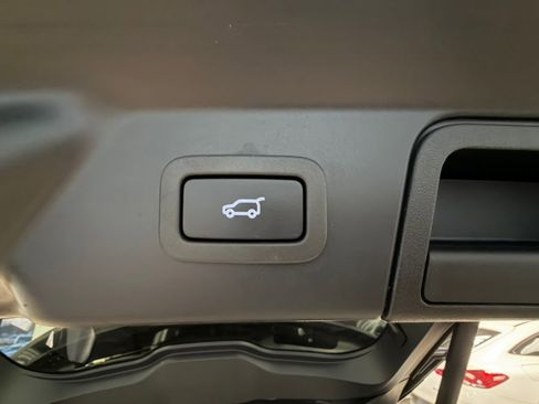 Used 2020 Land Rover Range Rover Velar R-Dynamic S image 27