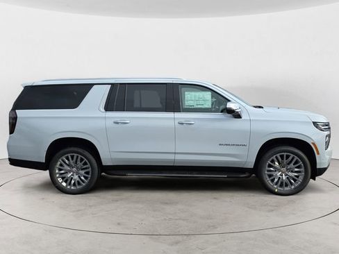 Used 2026 Chevrolet Suburban Premier image 6