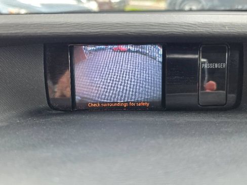 Used 2011 Toyota Sienna LE w/ Towing Pkg FWD image 19
