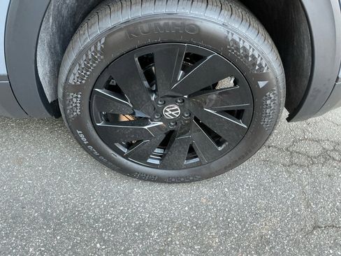 New 2026 Volkswagen Atlas Cross Sport SE image 21