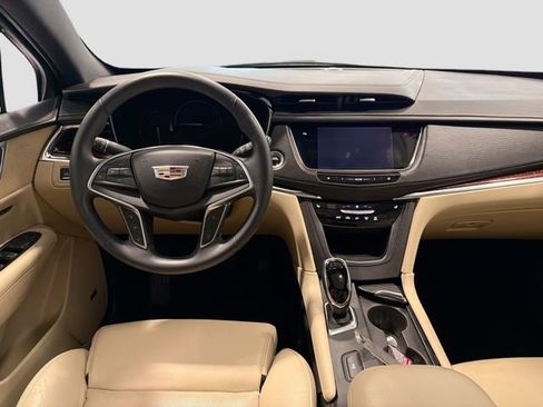 Used 2017 Cadillac XT5 Luxury w/ Driver Awareness Package FWD image 21