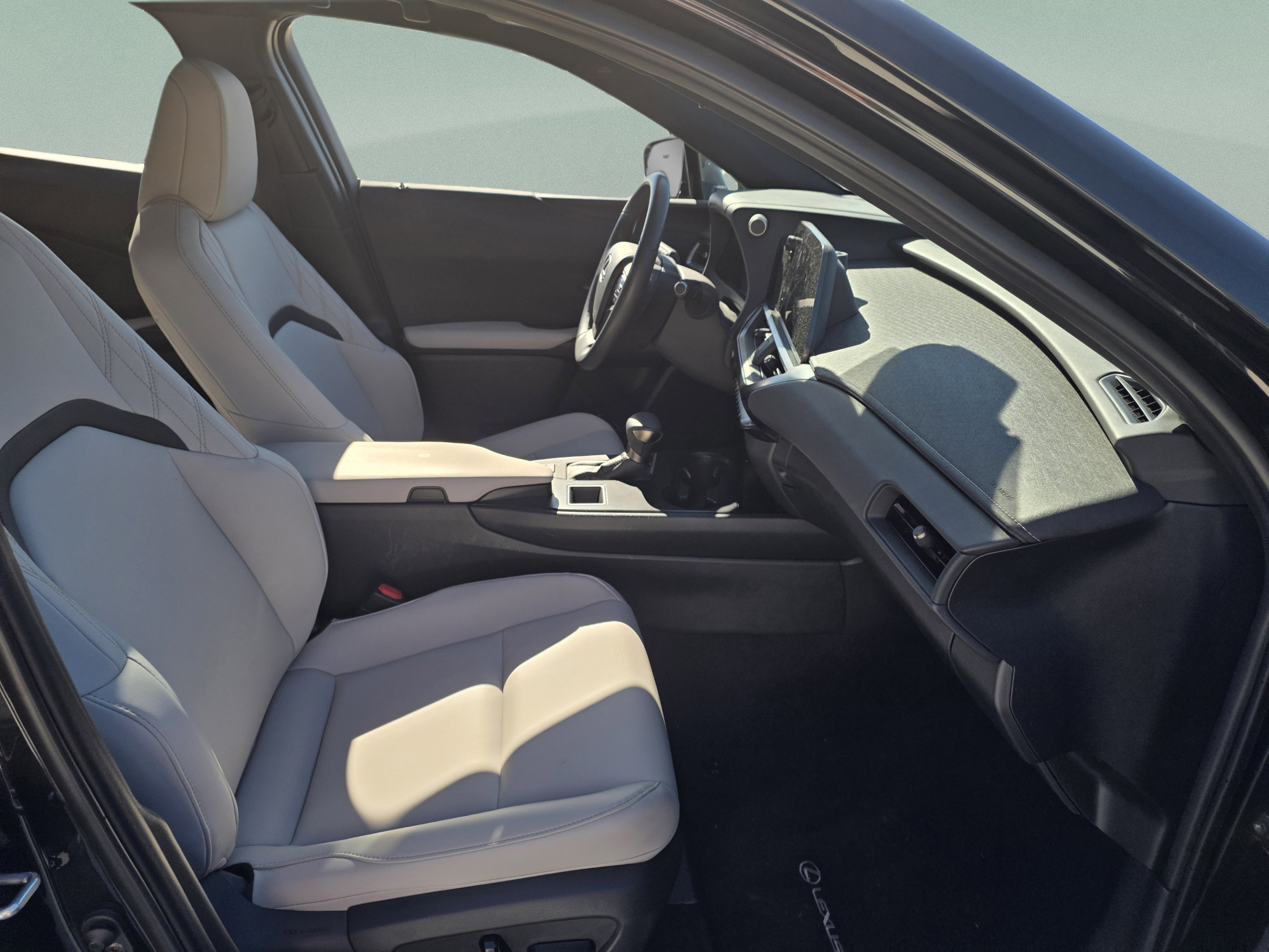Used 2024 Lexus UX 250h FWD image 25