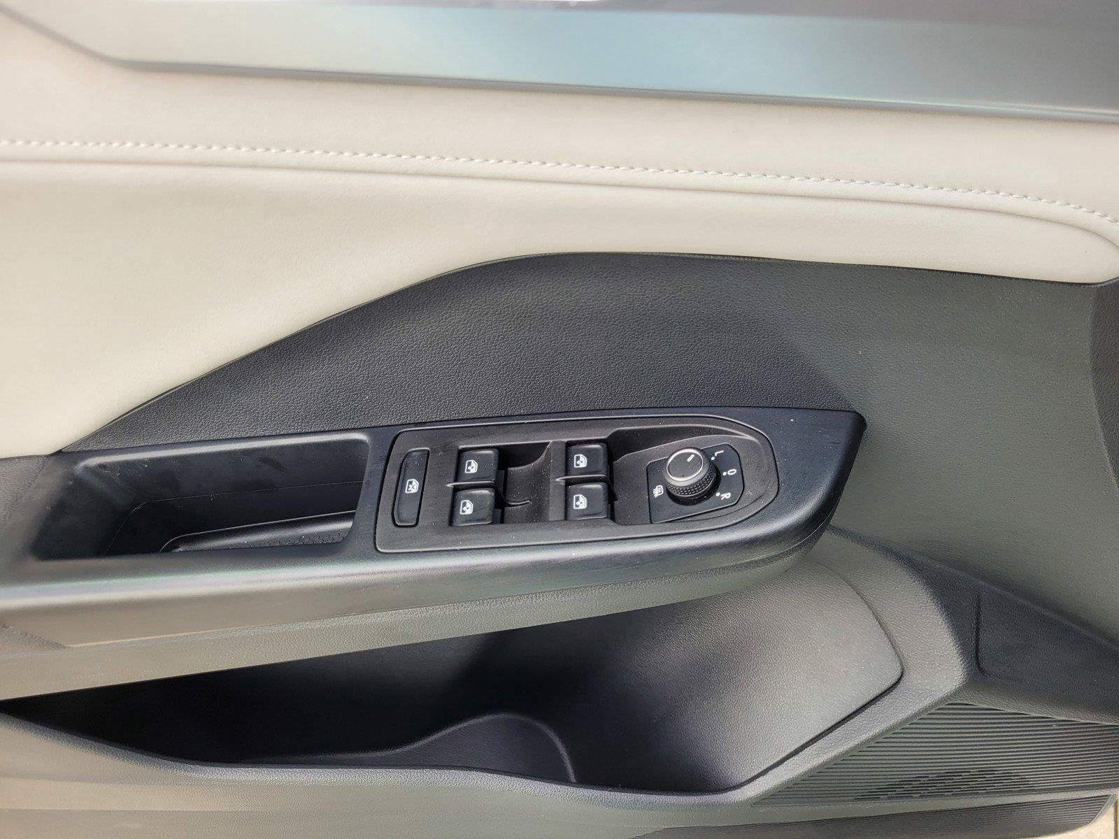 Certified 2025 Volkswagen Taos SE FWD image 23