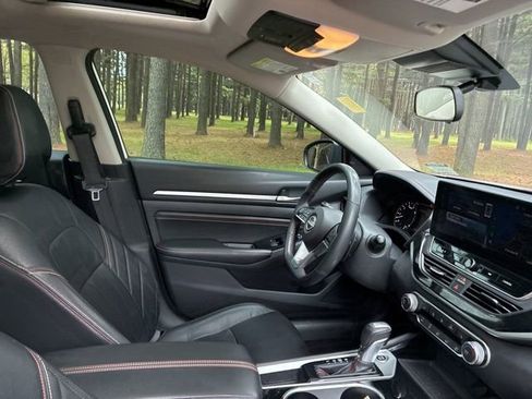 Used 2023 Nissan Altima 2.5 SR w/ SR Premium Package image 23