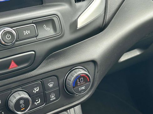 Used 2021 GMC Terrain SLE w/ Driver Convenience Package image 27