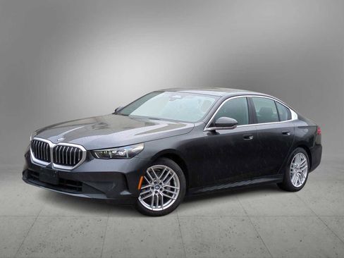 Used 2025 BMW 530i xDrive w/ Premium Package image 1
