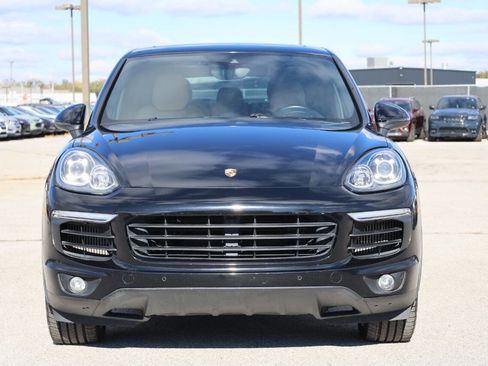 Used 2015 Porsche Cayenne S image 2