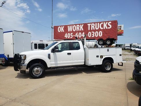 Used 2018 Ford F350 XL w/ Power Equipment Group AWD/4WD image 2