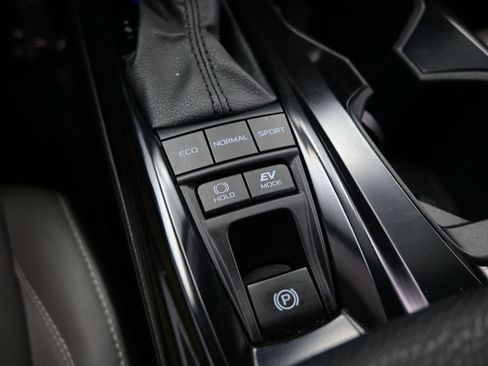 Used 2025 Toyota Camry SE AWD/4WD image 22