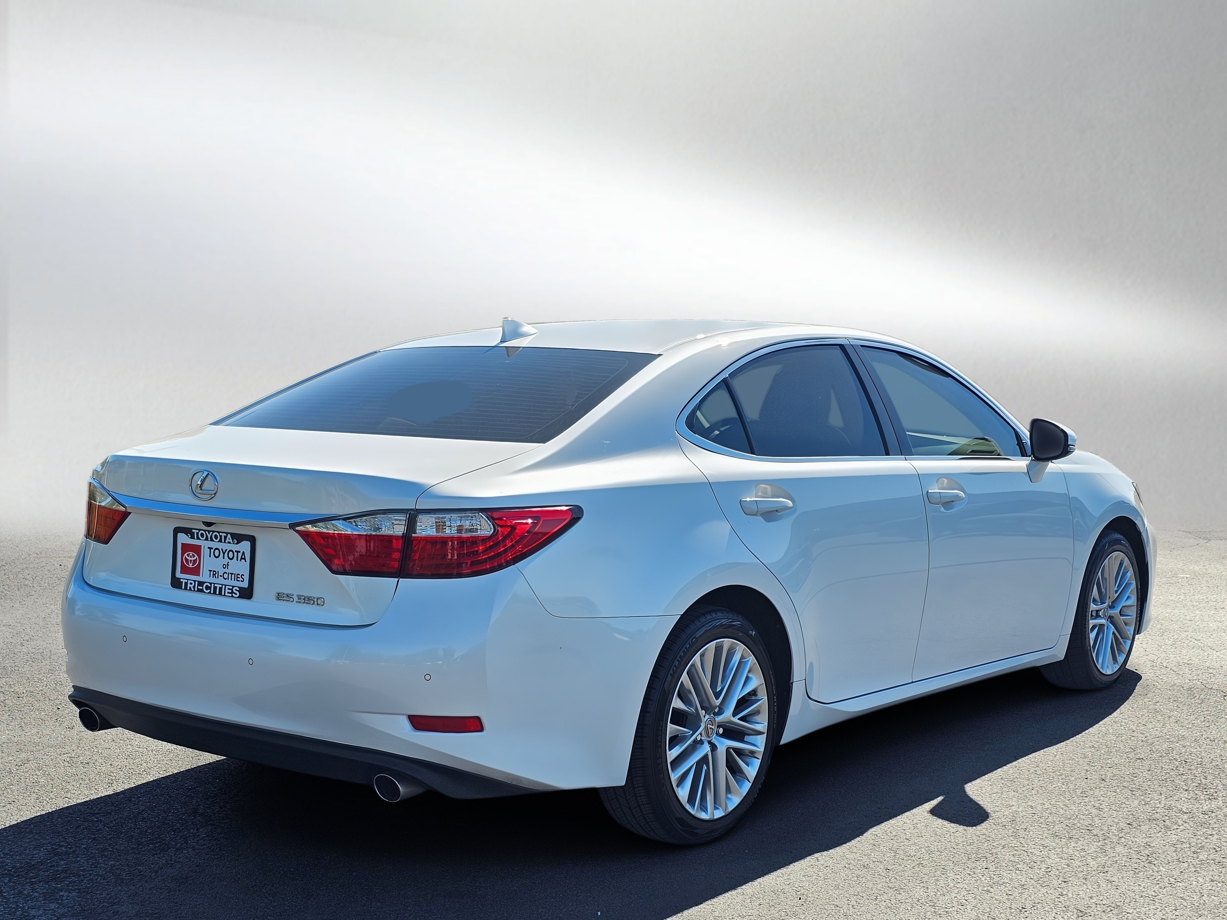 Used 2015 Lexus ES 350 w/ Luxury Package FWD image 5