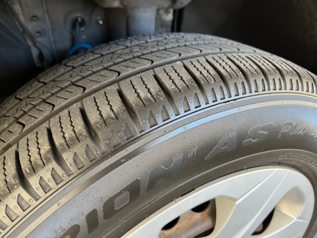 Used 2019 Toyota RAV4 LE w/ Carpet Mat Package FWD image 28