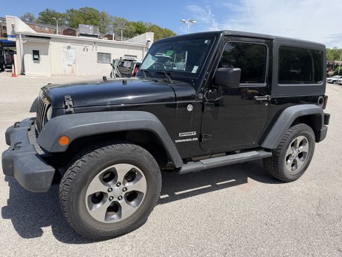 Used 2013 Jeep Wrangler Sport image 3