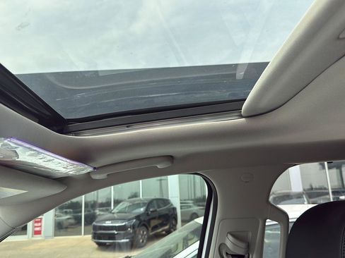 Used 2024 Kia Telluride EX w/ EX Captain's Chair Package FWD image 12