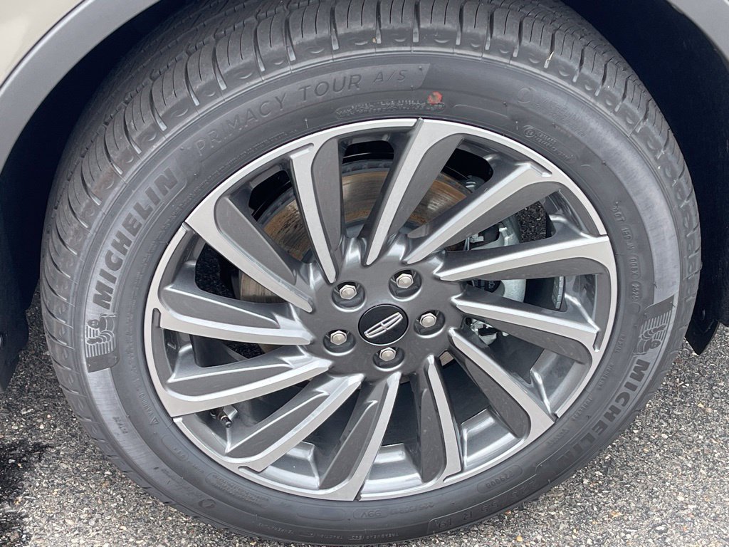 New 2025 Lincoln Corsair Reserve FWD image 28