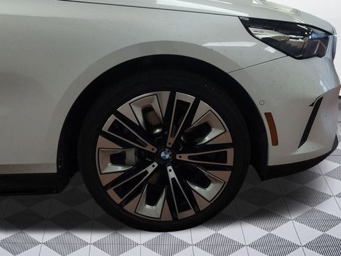 Certified 2024 BMW 530i xDrive 530i xDrive w/ Premium Package image 9