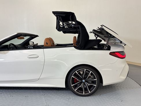 Used 2023 BMW 430i Convertible w/ M Sport Package image 31
