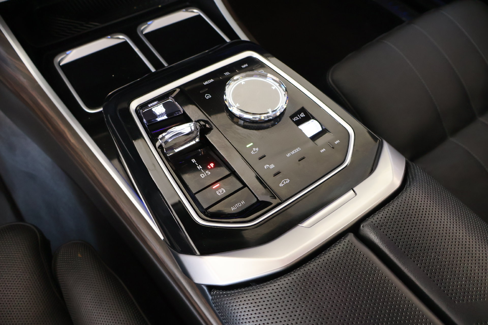 Used 2024 BMW 760i xDrive w/ Premium Package AWD/4WD image 8