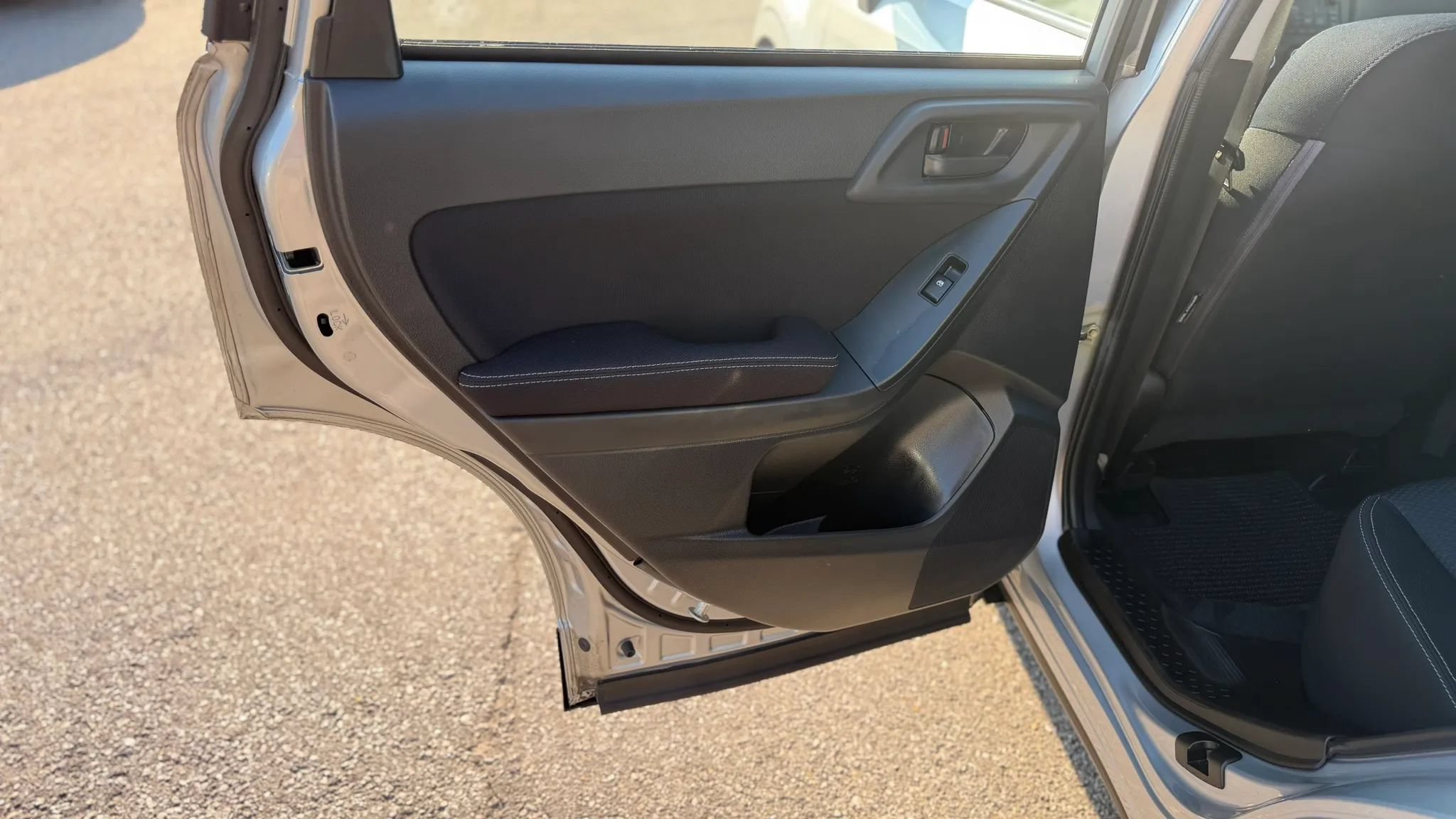Used 2015 Subaru Forester 2.5i AWD/4WD image 11