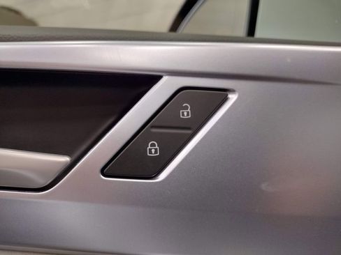 New 2025 Volkswagen Taos SE image 19