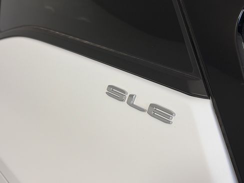 Used 2023 GMC Terrain SLE FWD image 16