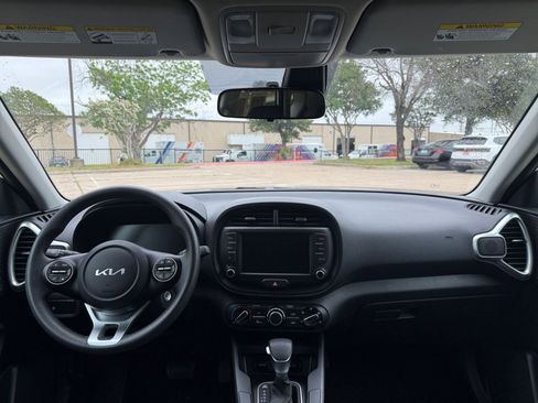 Used 2025 Kia Soul LX w/ LX Technology Package FWD image 33
