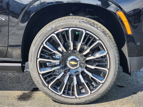 New 2026 Chevrolet Suburban High Country AWD/4WD image 6