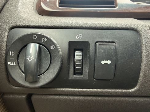 Used 2008 Ford Taurus SEL image 32