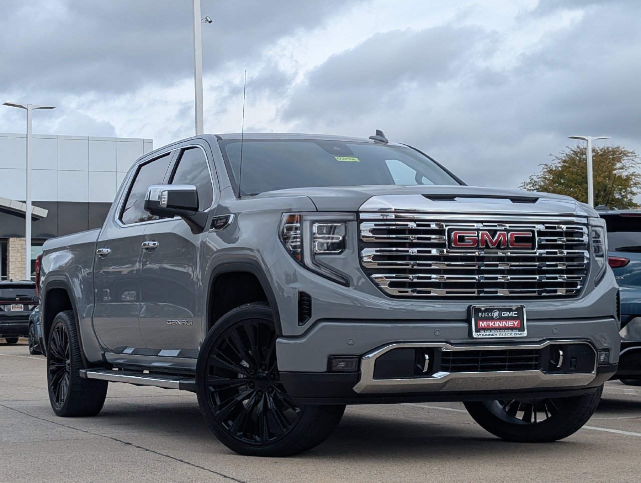 Used 2025 GMC Sierra 1500 Denali w/ Technology Package RWD image 2