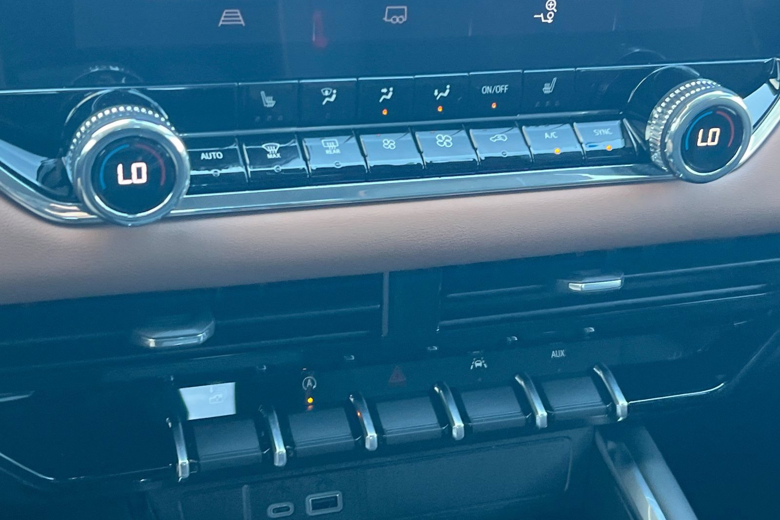 New 2026 GMC Canyon AT4 AWD/4WD image 17