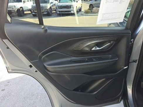 Used 2024 GMC Terrain SLE image 17