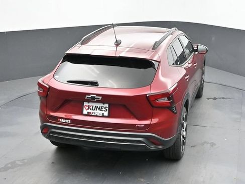 Used 2024 Chevrolet Trax RS w/ Sunroof Package FWD image 12