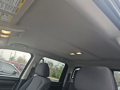 Used 2021 Nissan Titan SV w/ SV Convenience Package image 17