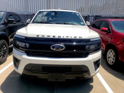 Certified 2022 Ford Expedition Limited image 2