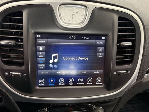 Used 2019 Chrysler 300 Limited image 33