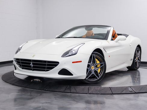 Used 2017 Ferrari California T RWD image 1