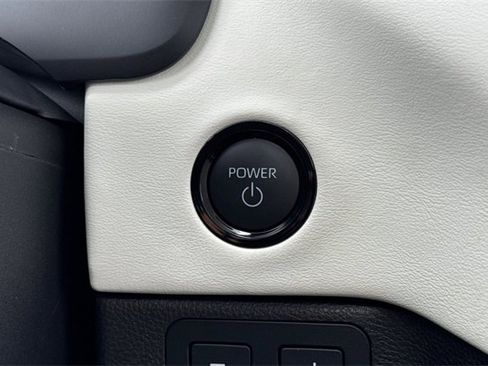 Used 2025 Toyota Sequoia Capstone image 21