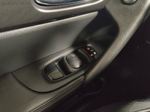 Used 2019 Nissan Rogue SV w/ Premium Package image 27