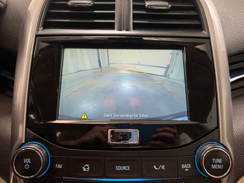 Used 2015 Chevrolet Malibu LT w/ Leather Package FWD image 7