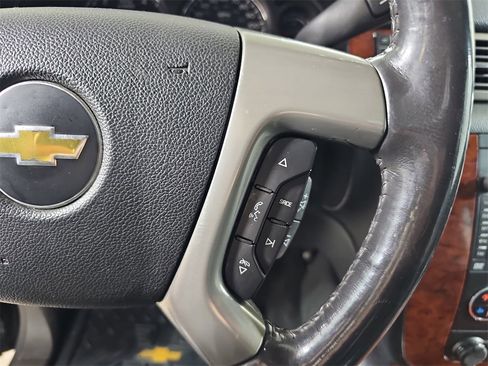 Used 2012 Chevrolet Avalanche LTZ image 23