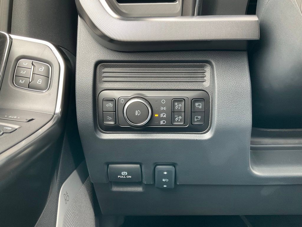 New 2025 Ford F250 Platinum w/ Tremor Off-Road Package AWD/4WD image 50